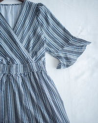 Geometric Dress 幾何剪紋印花疊V領後腰彈性連身裙/ DS1193