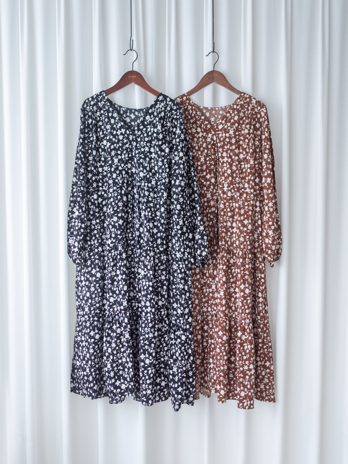 Shadow Dress 疊領簡約白色剪影印花修腰連身裙/ DS1203