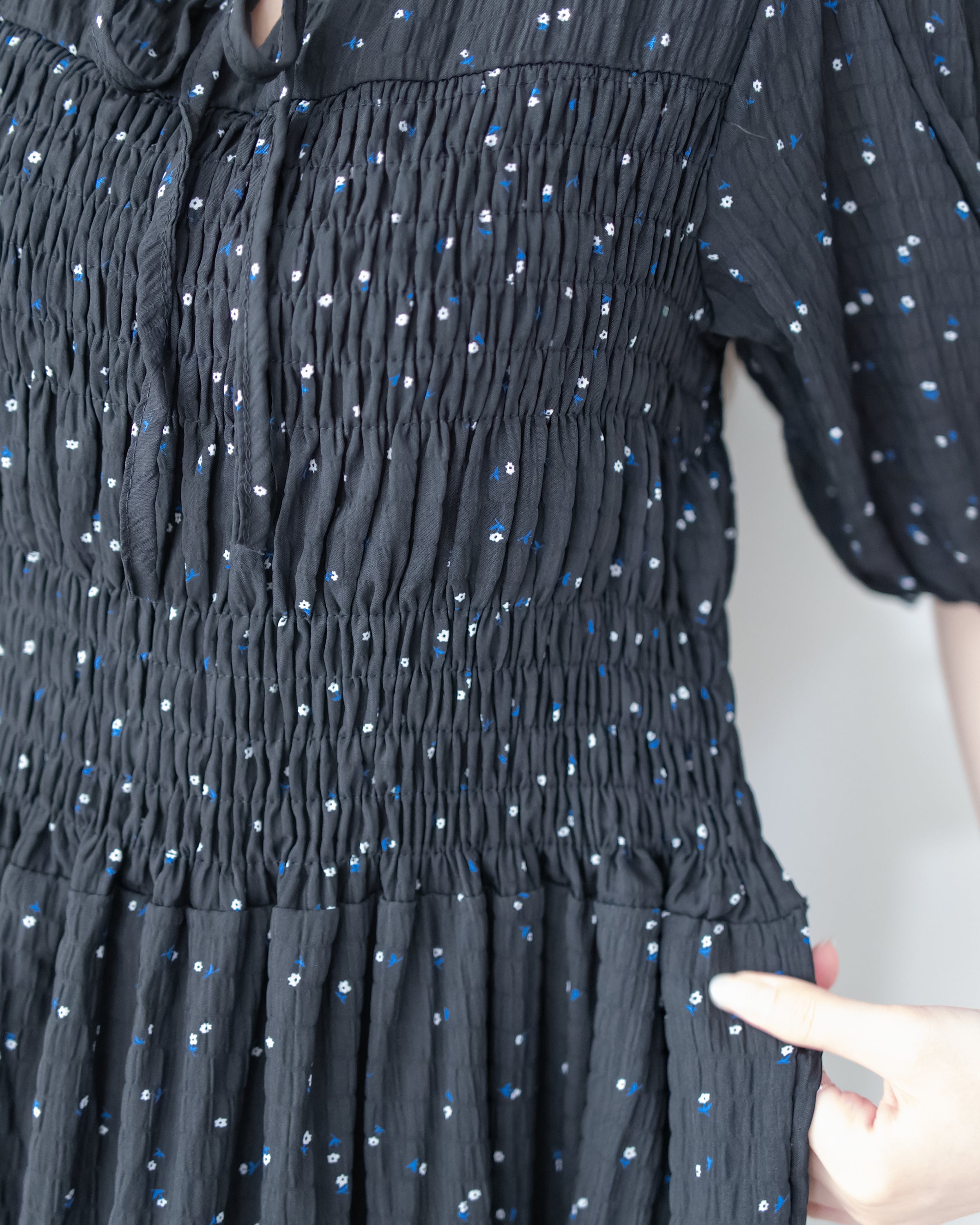 【現貨限量回歸 】Starry Floral Dress 流星小花彈性修身防皺連身裙/ DS1106