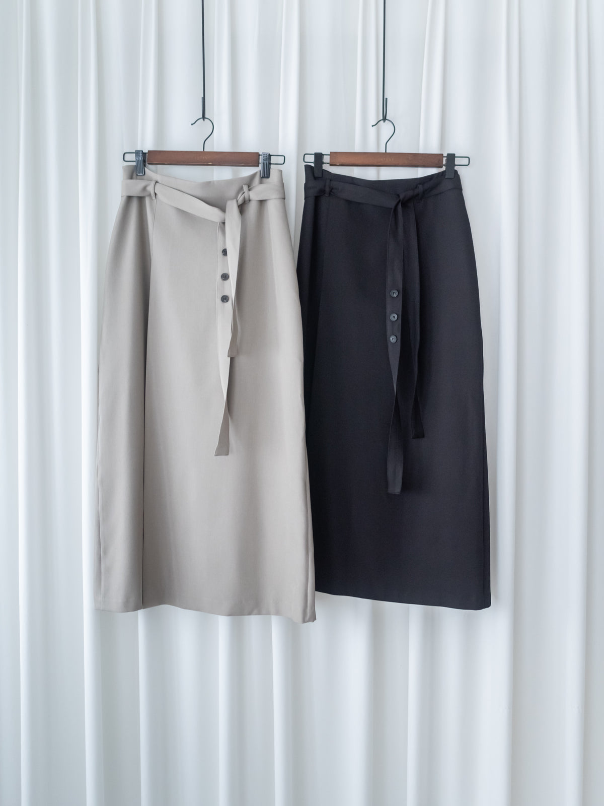 Belt Skirt  腰帶簡潔修腰後開叉直裙/ SK8956