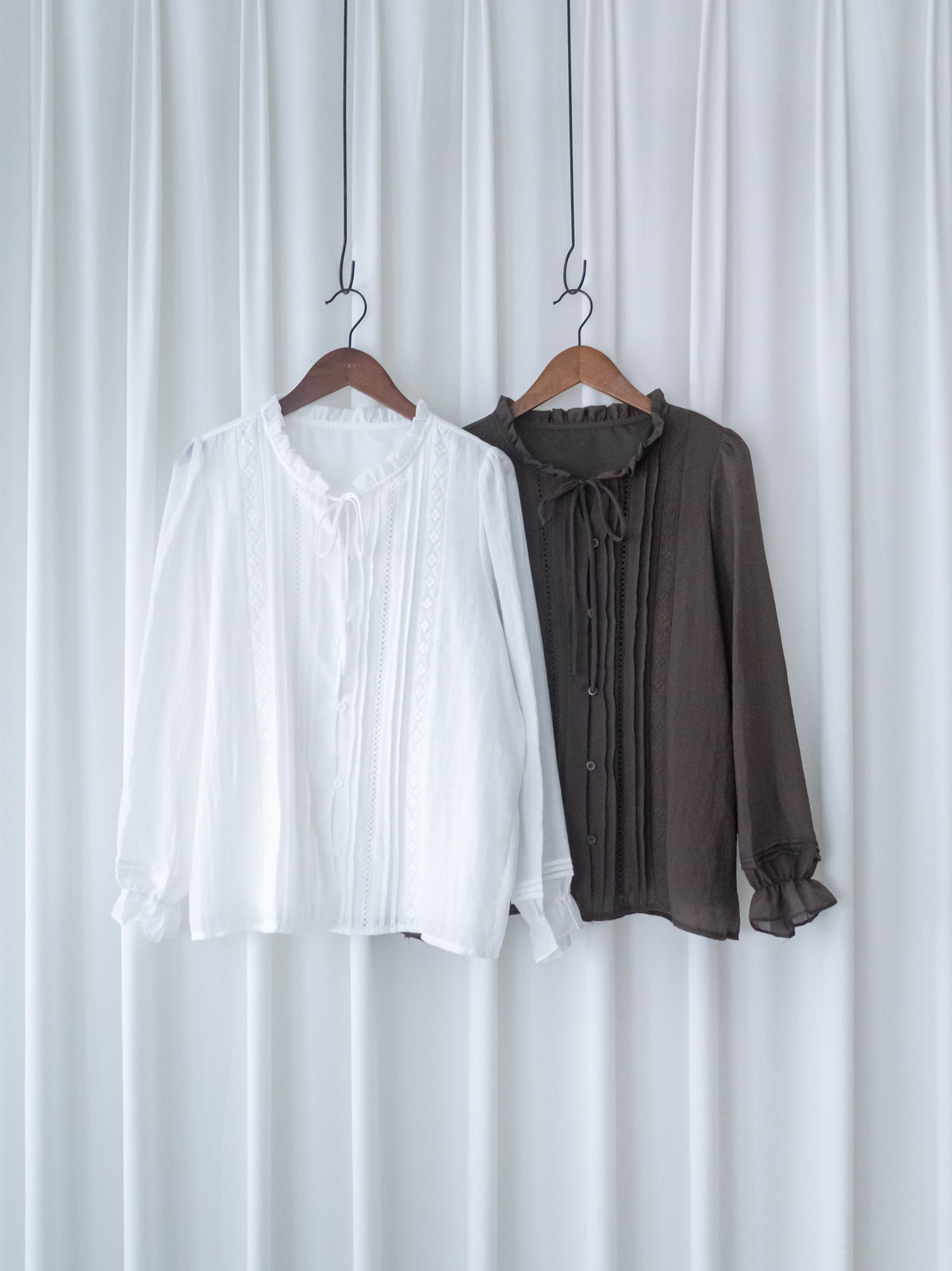 Lace Pleated Blouse 花邊領口蕾絲壓褶附裡布上衣/ TP9247