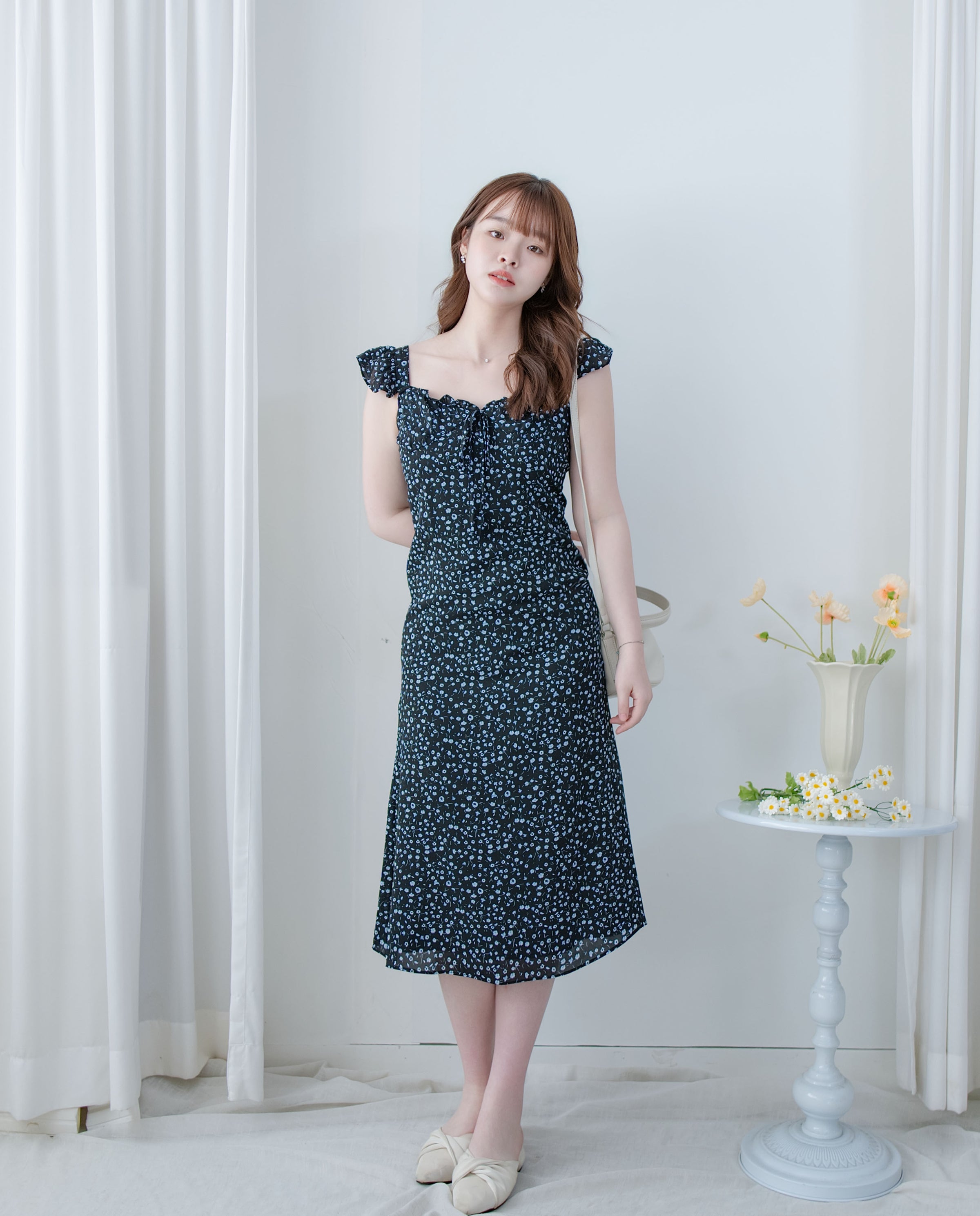 Falling petals Dress 花瓣印花後橡筋兩穿荷葉連身裙/ DS1124 (black sold out)