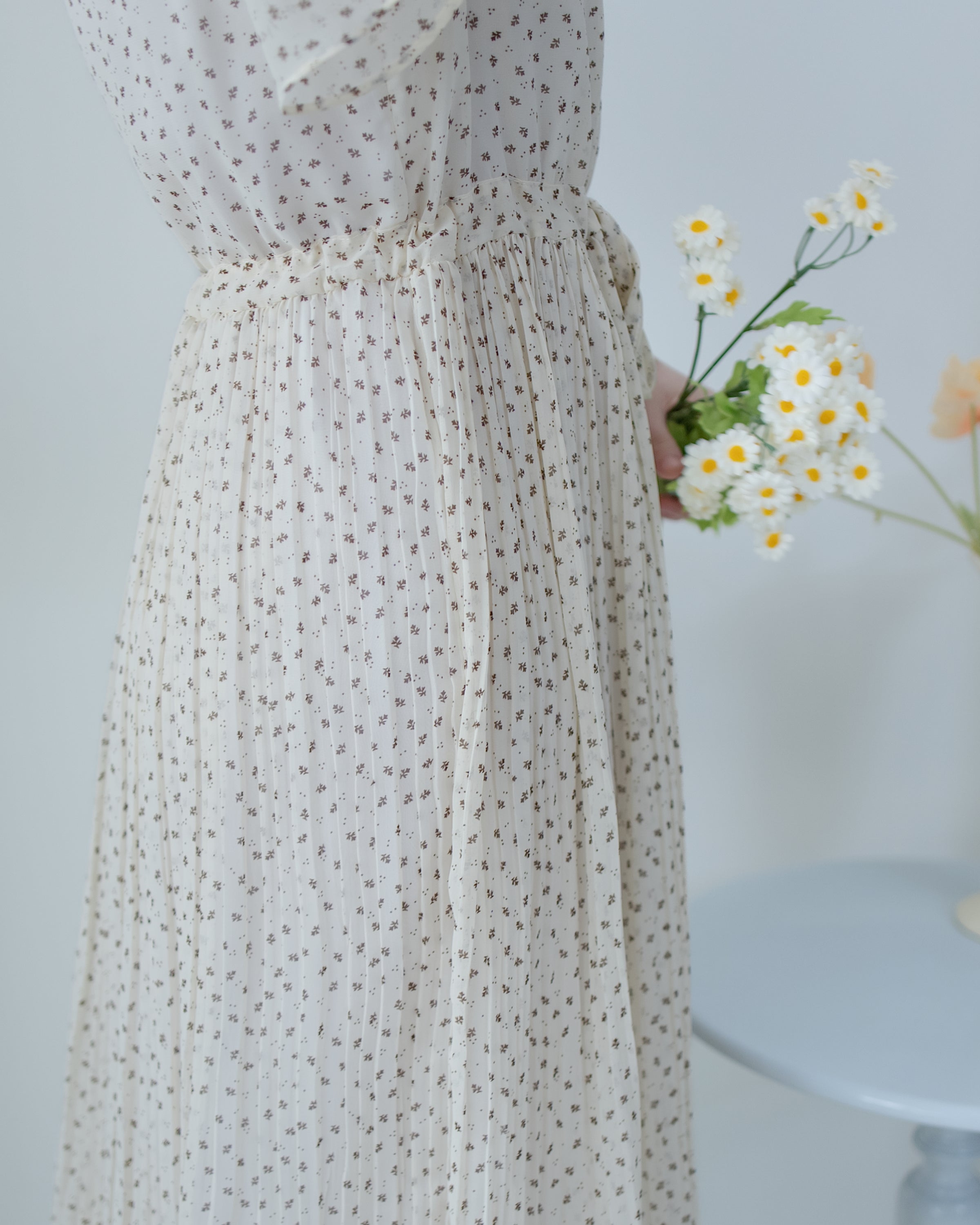 Shadow Floral Dress 輕盈影子細花束腰細褶連身裙/ DS1121 (pre-order tea-rose)