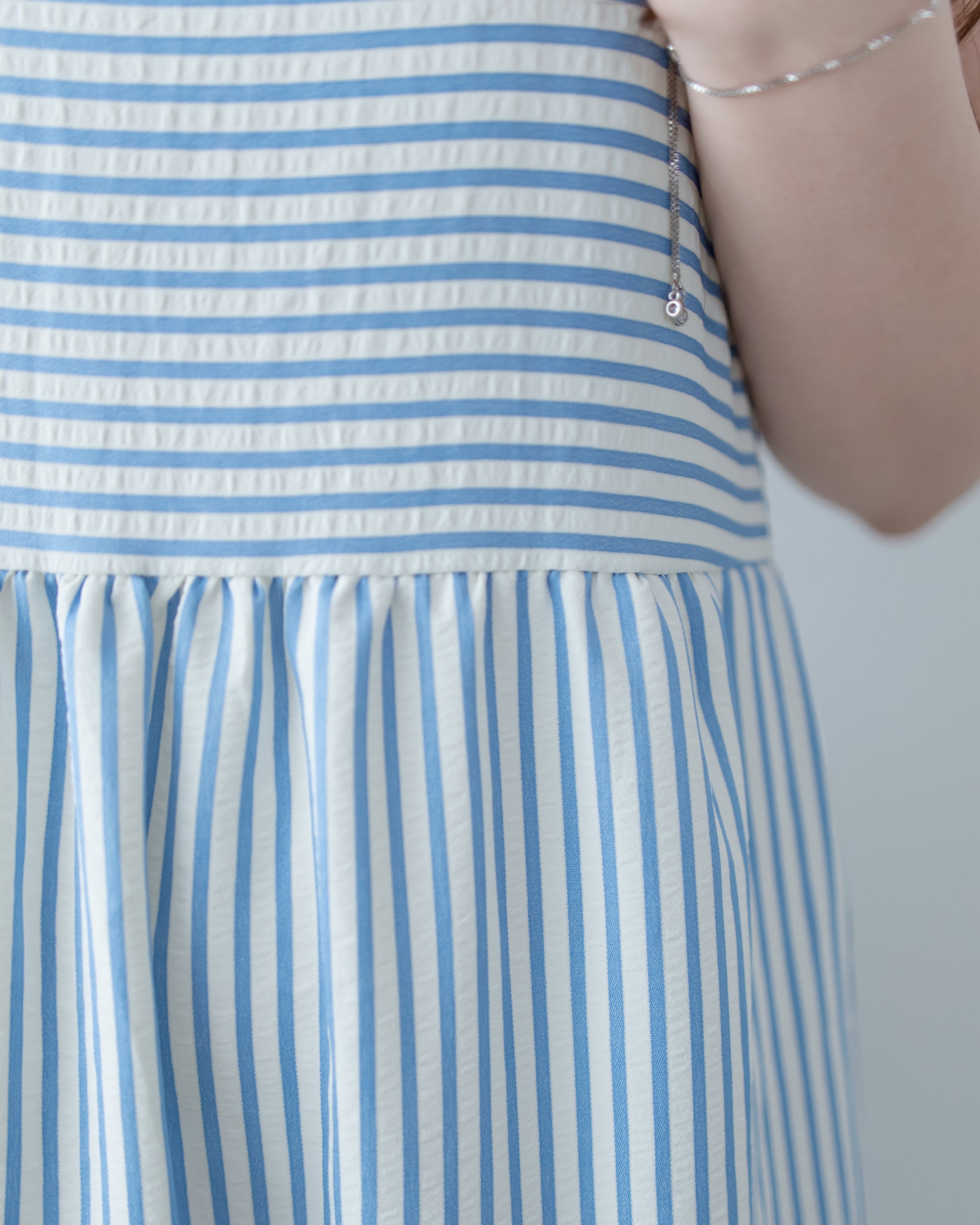 Striped Ribbon Dress 藍白拼黑色平口蝴蝶結傘形連身裙/ DS1109