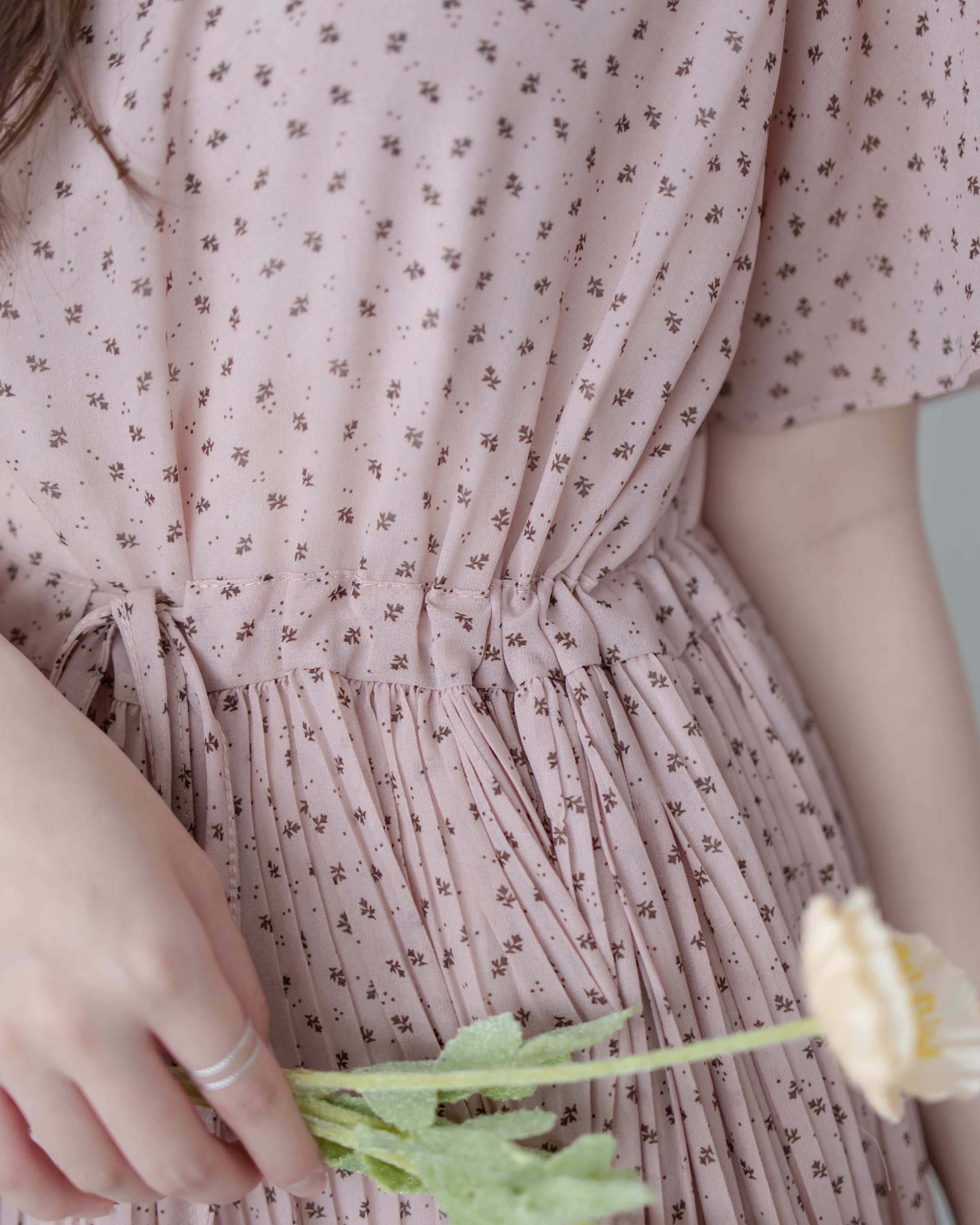 Shadow Floral Dress 輕盈影子細花束腰細褶連身裙/ DS1121 (pre-order tea-rose)