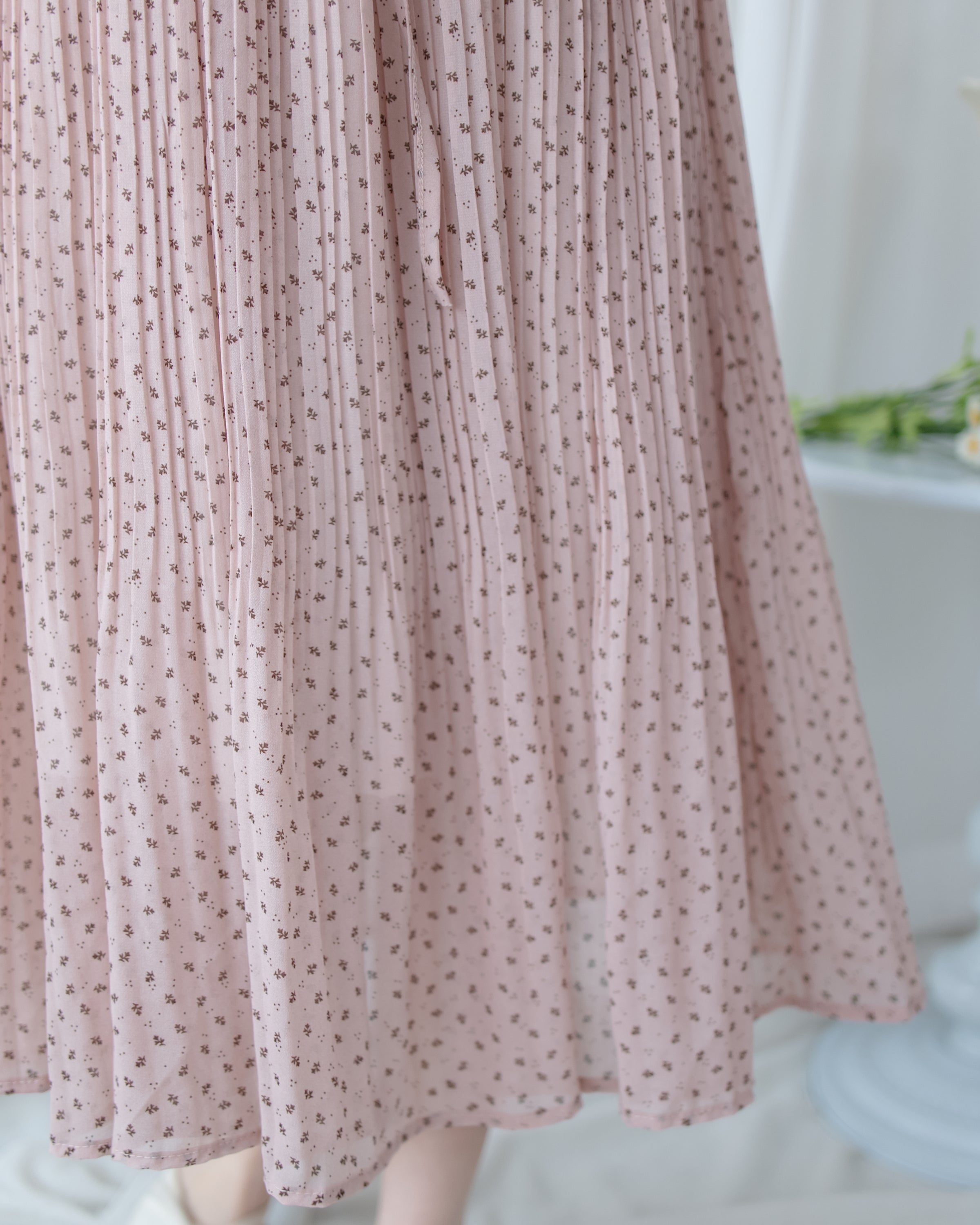 Shadow Floral Dress 輕盈影子細花束腰細褶連身裙/ DS1121 (pre-order tea-rose)