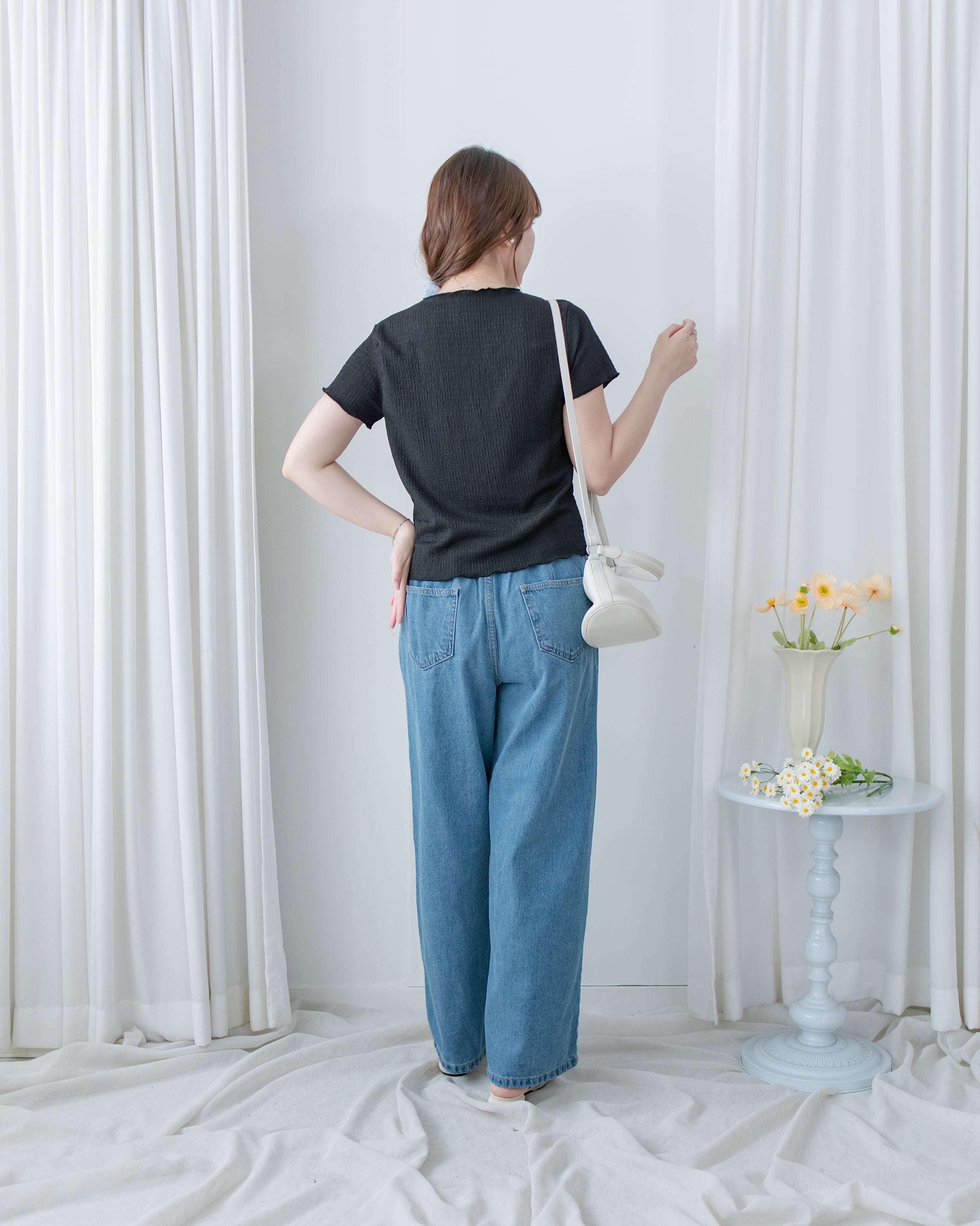 Wavy Edge Blouse 精緻暗紋波浪邊線彈性上衣/ TP9229