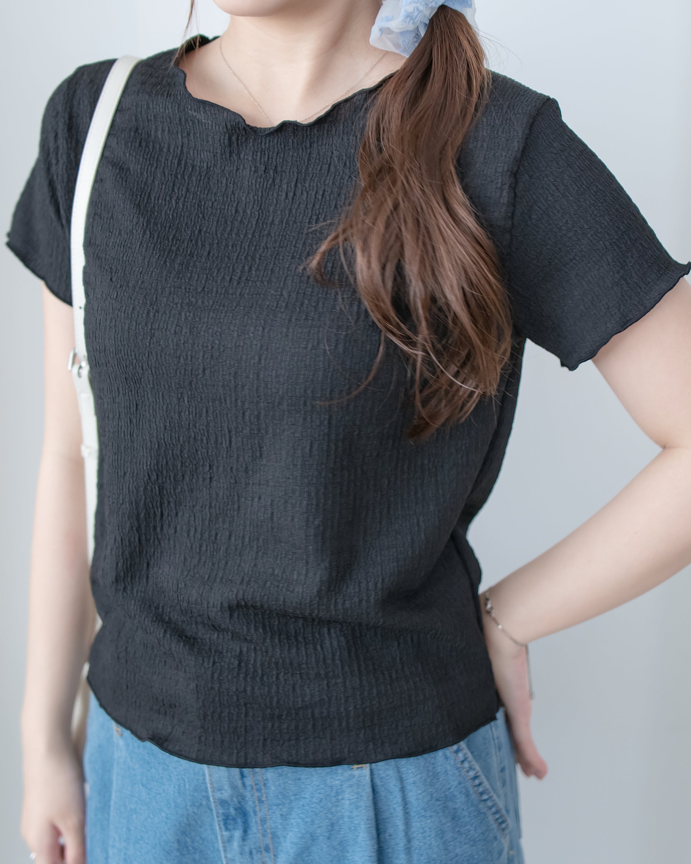 Wavy Edge Blouse 精緻暗紋波浪邊線彈性上衣/ TP9229
