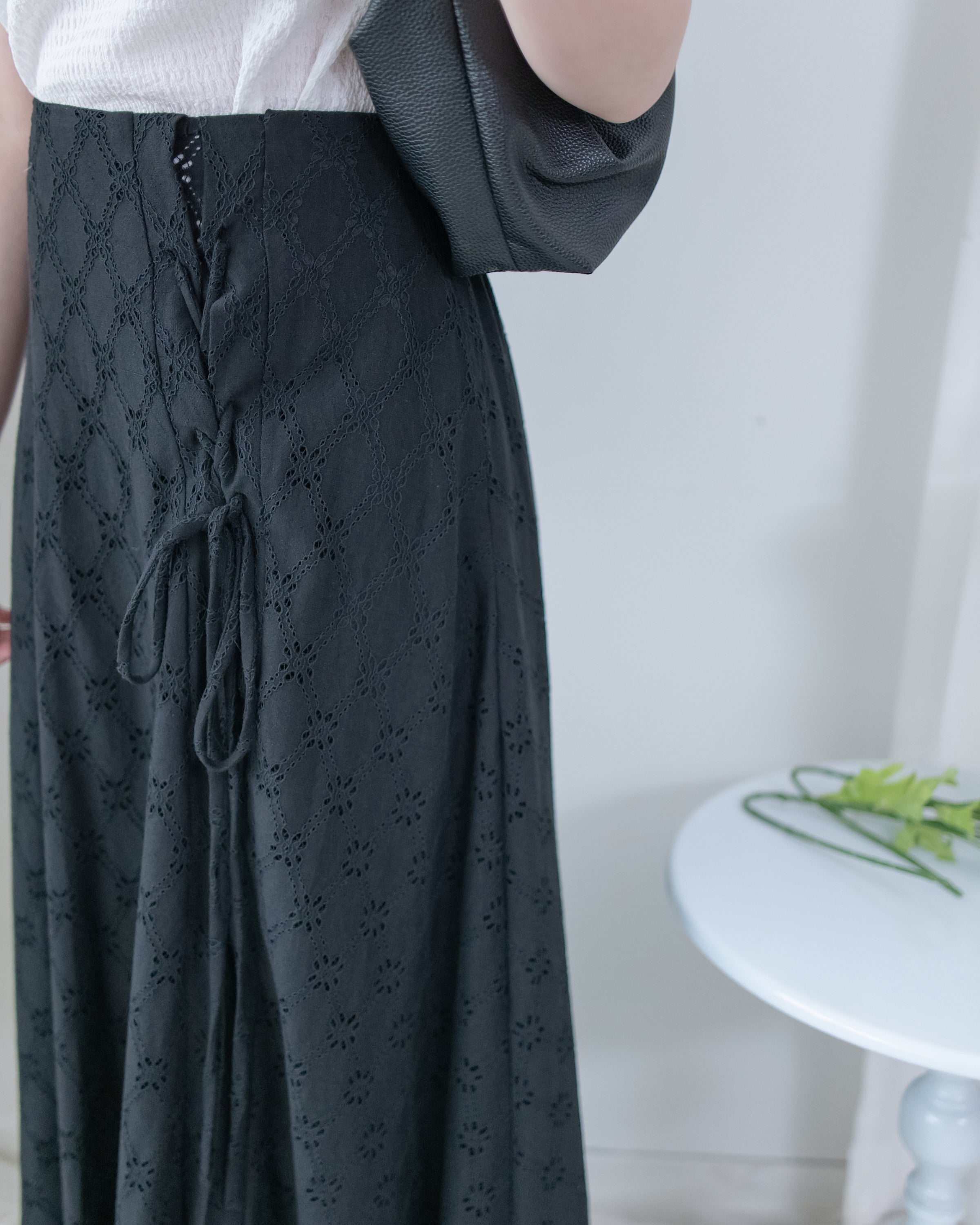 Embroidery Skirt 交叉打結棉質通花傘形半裙/ SK8941