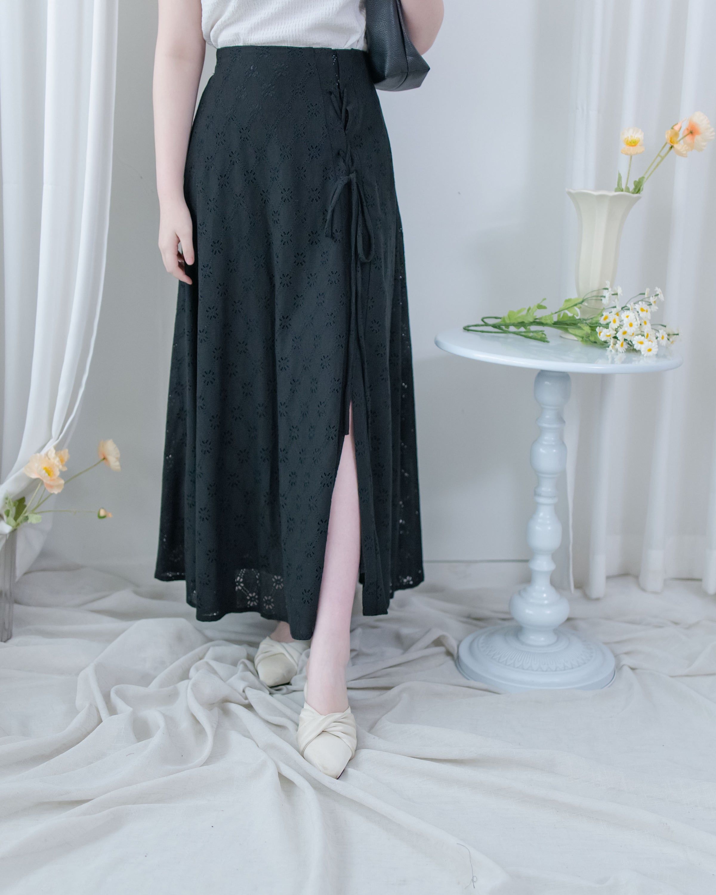 Embroidery Skirt 交叉打結棉質通花傘形半裙/ SK8941