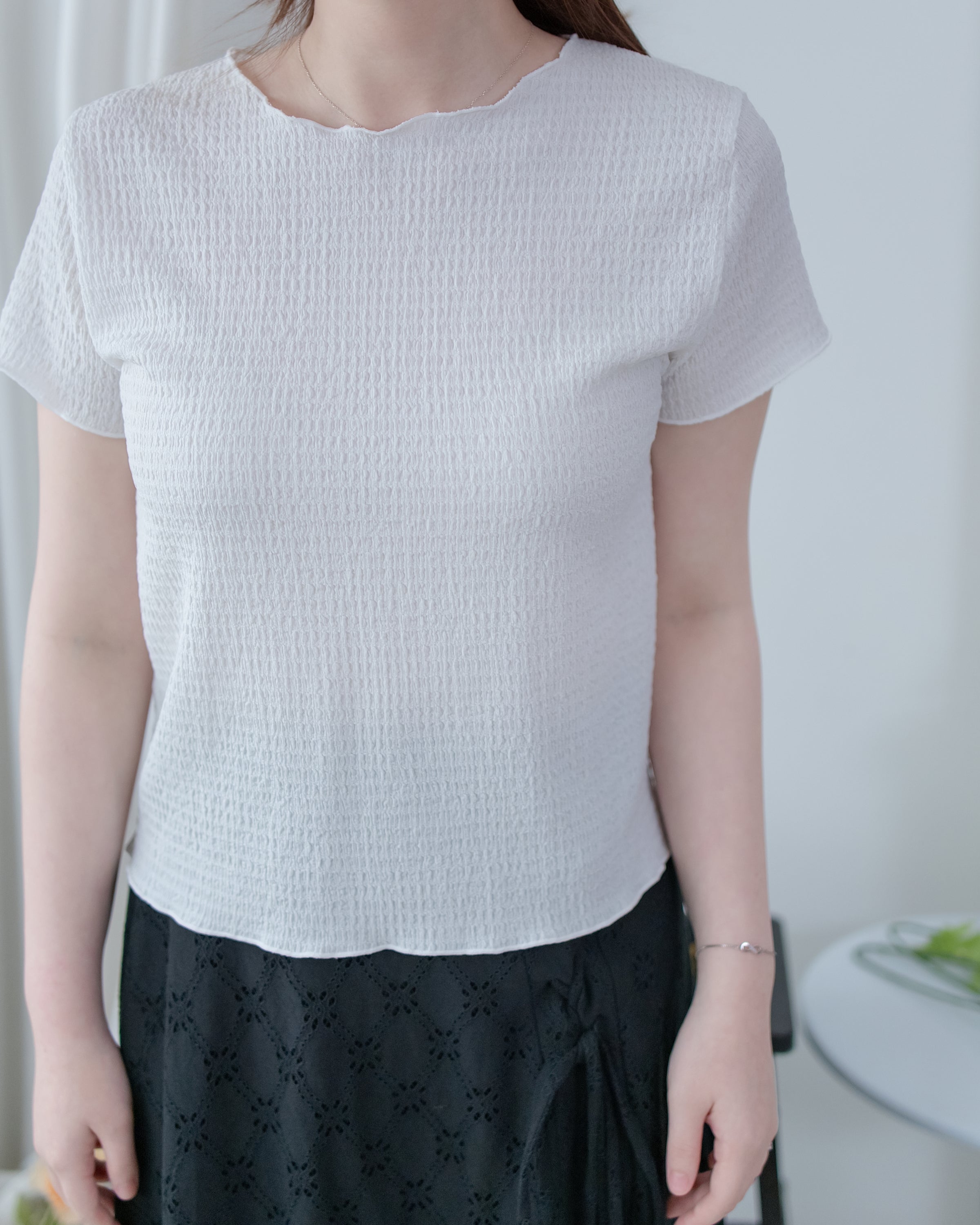Wavy Edge Blouse 精緻暗紋波浪邊線彈性上衣/ TP9229