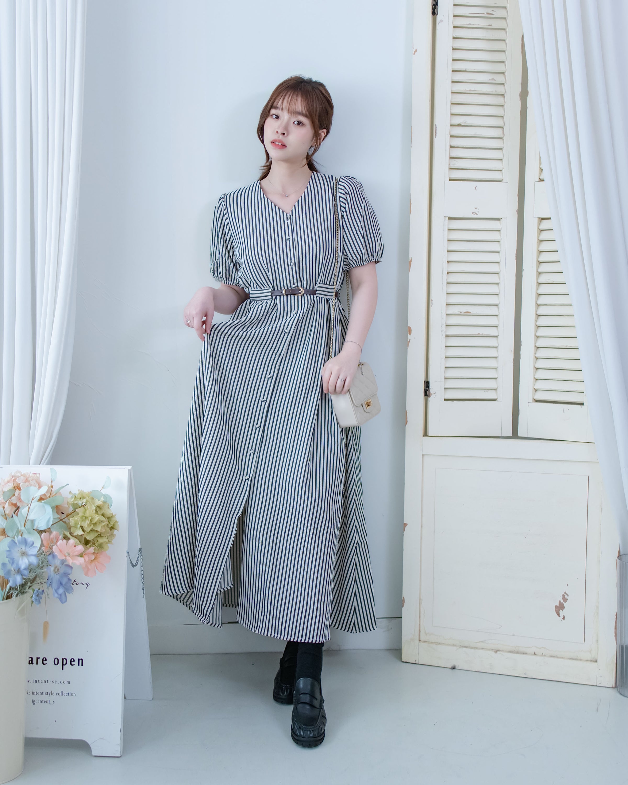 Stripe Belted Dress 流線開孔金扣腰帶直條紋修腰連身裙/ DS1115