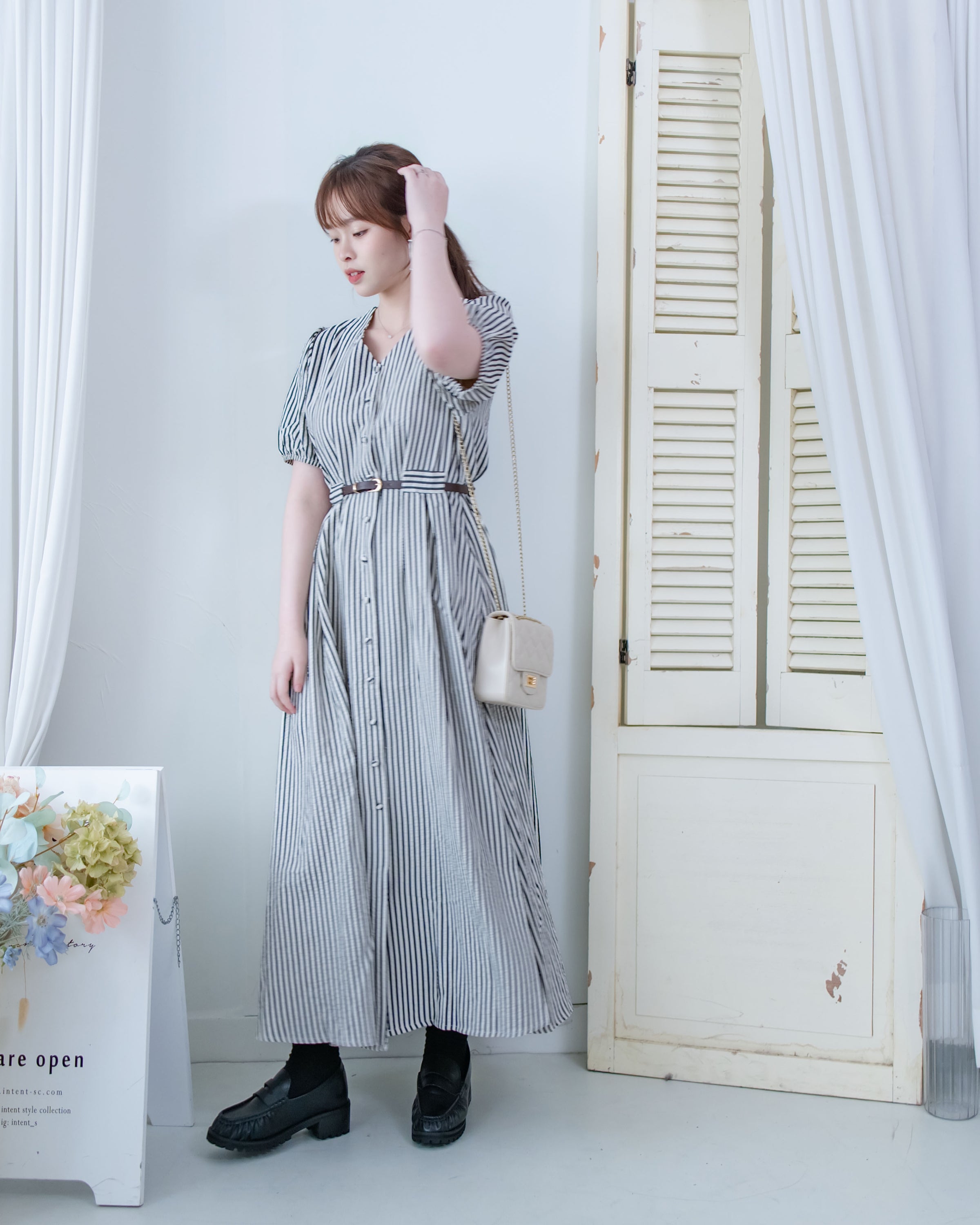 Stripe Belted Dress 流線開孔金扣腰帶直條紋修腰連身裙/ DS1115