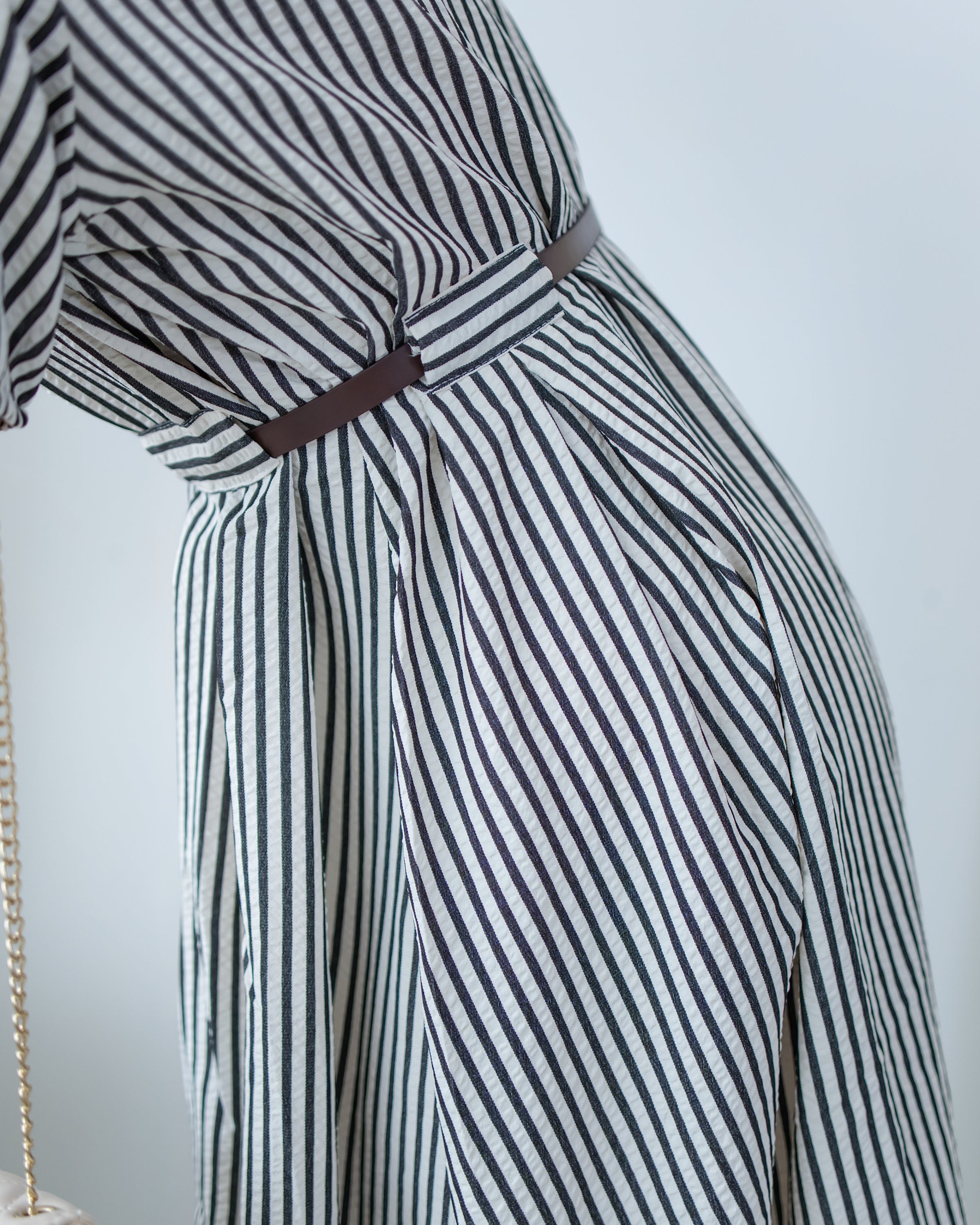 Stripe Belted Dress 流線開孔金扣腰帶直條紋修腰連身裙/ DS1115