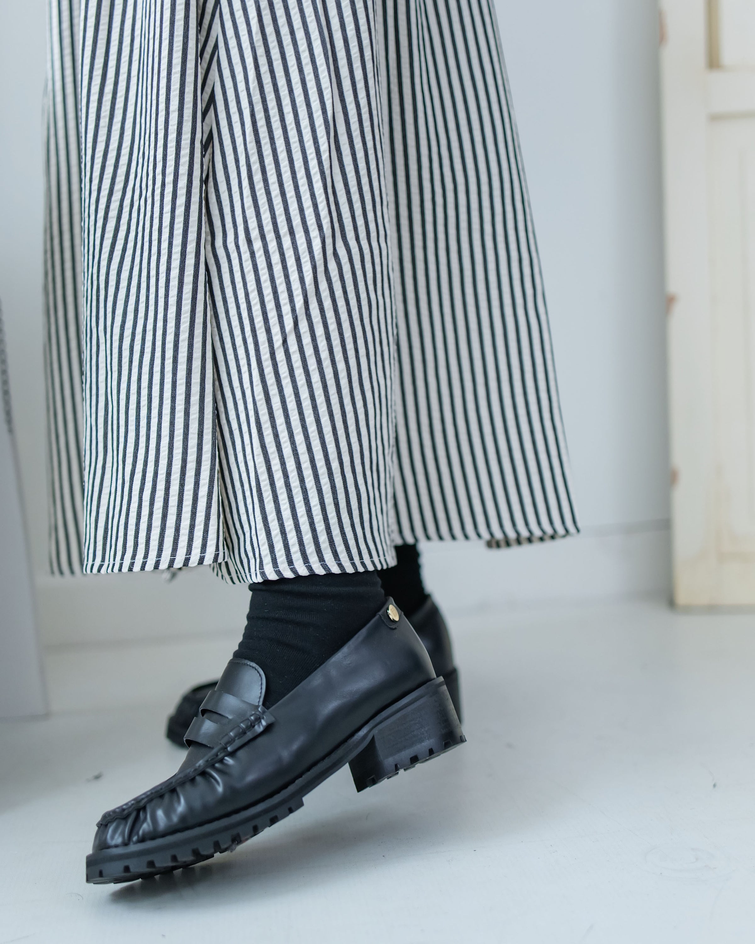 Stripe Belted Dress 流線開孔金扣腰帶直條紋修腰連身裙/ DS1115