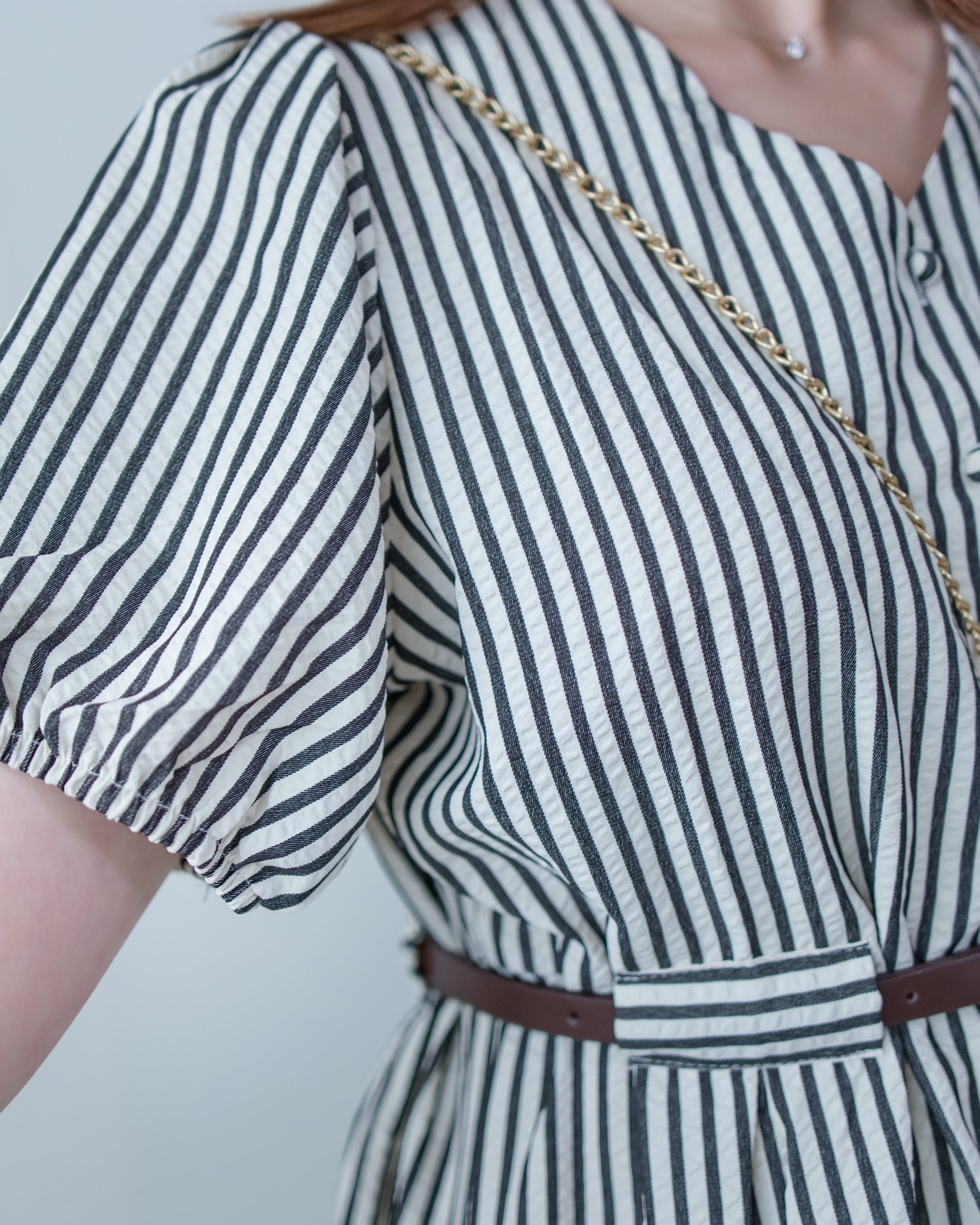 Stripe Belted Dress 流線開孔金扣腰帶直條紋修腰連身裙/ DS1115