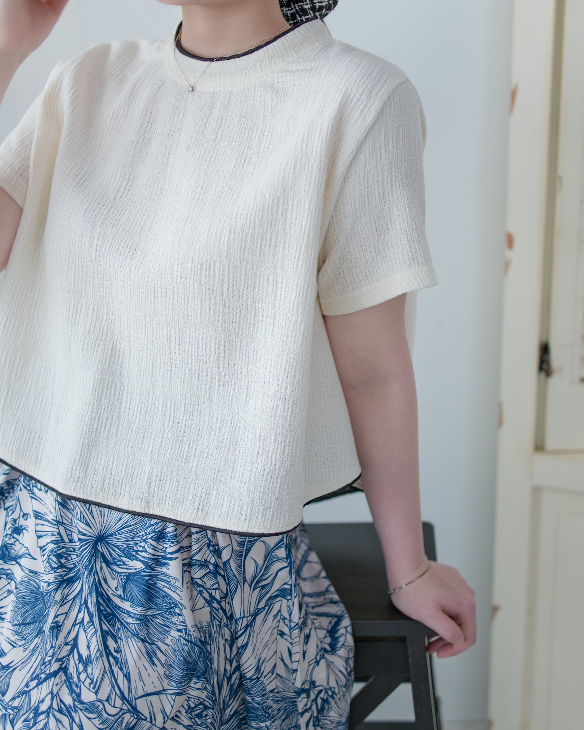 Classic Mono Blouse 經典黑白微立領弧形衣尾修身上衣/ TP9222 （pre-order 5月28截單)
