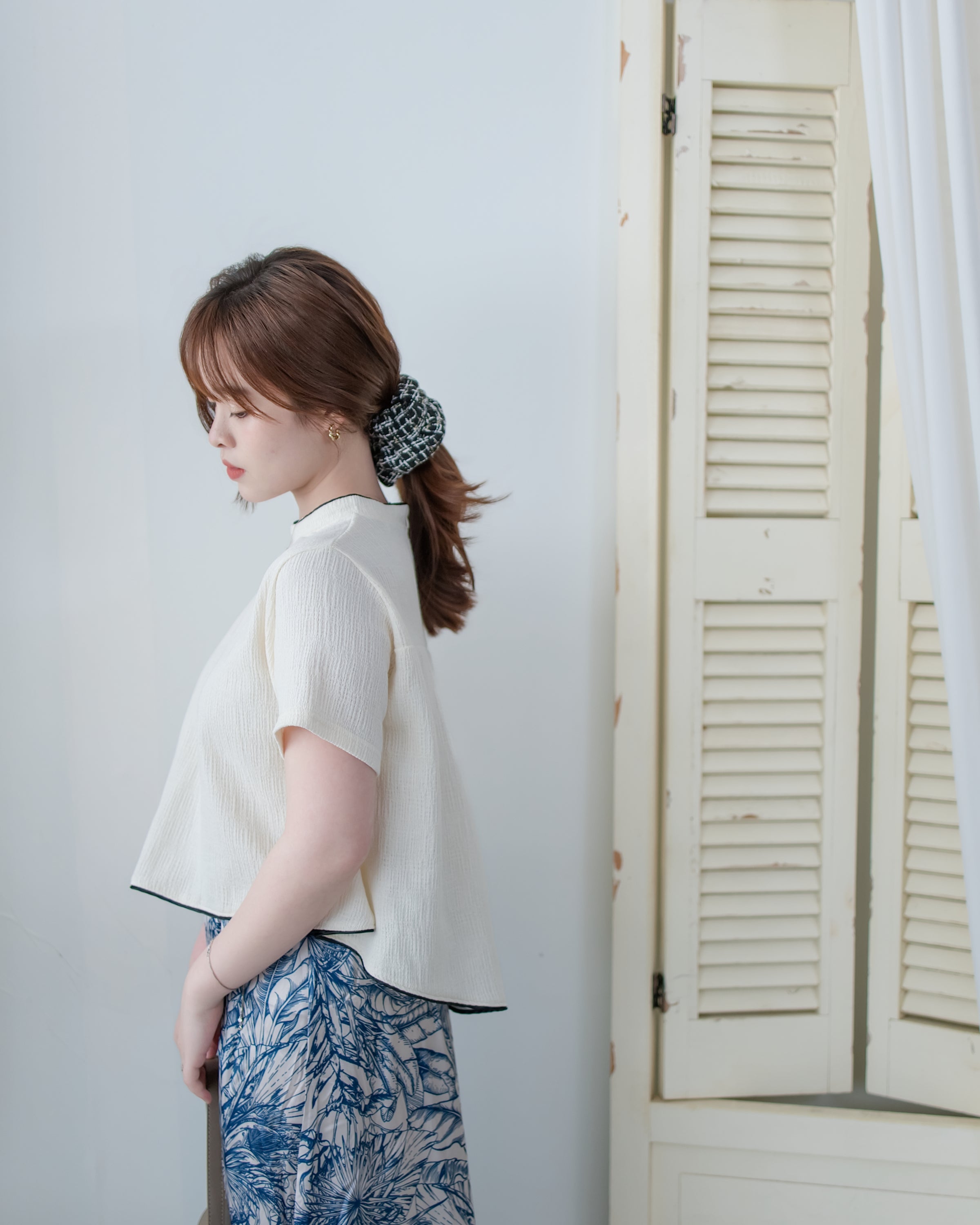 Classic Mono Blouse 經典黑白微立領弧形衣尾修身上衣/ TP9222 （pre-order 5月28截單)