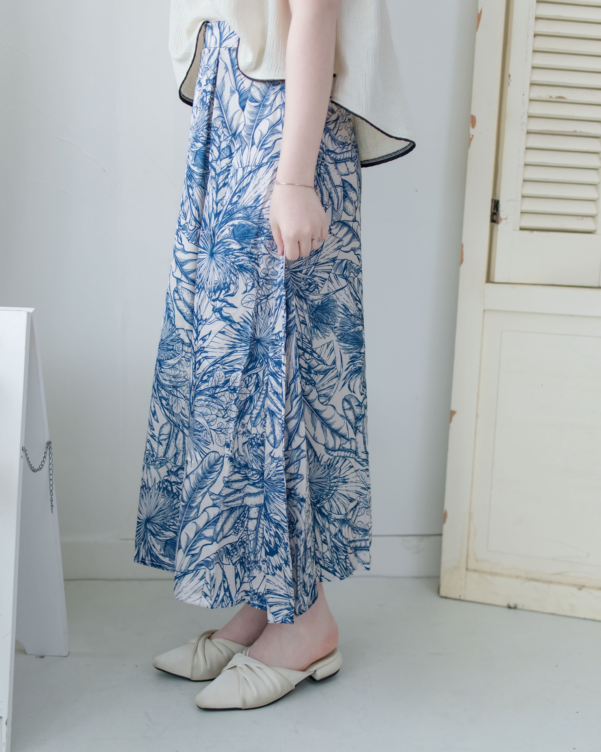 Champagne Floral Skirt 藍色線條花香檳質感面料傘裙/ SK8861 (pre-order 5月28截單)