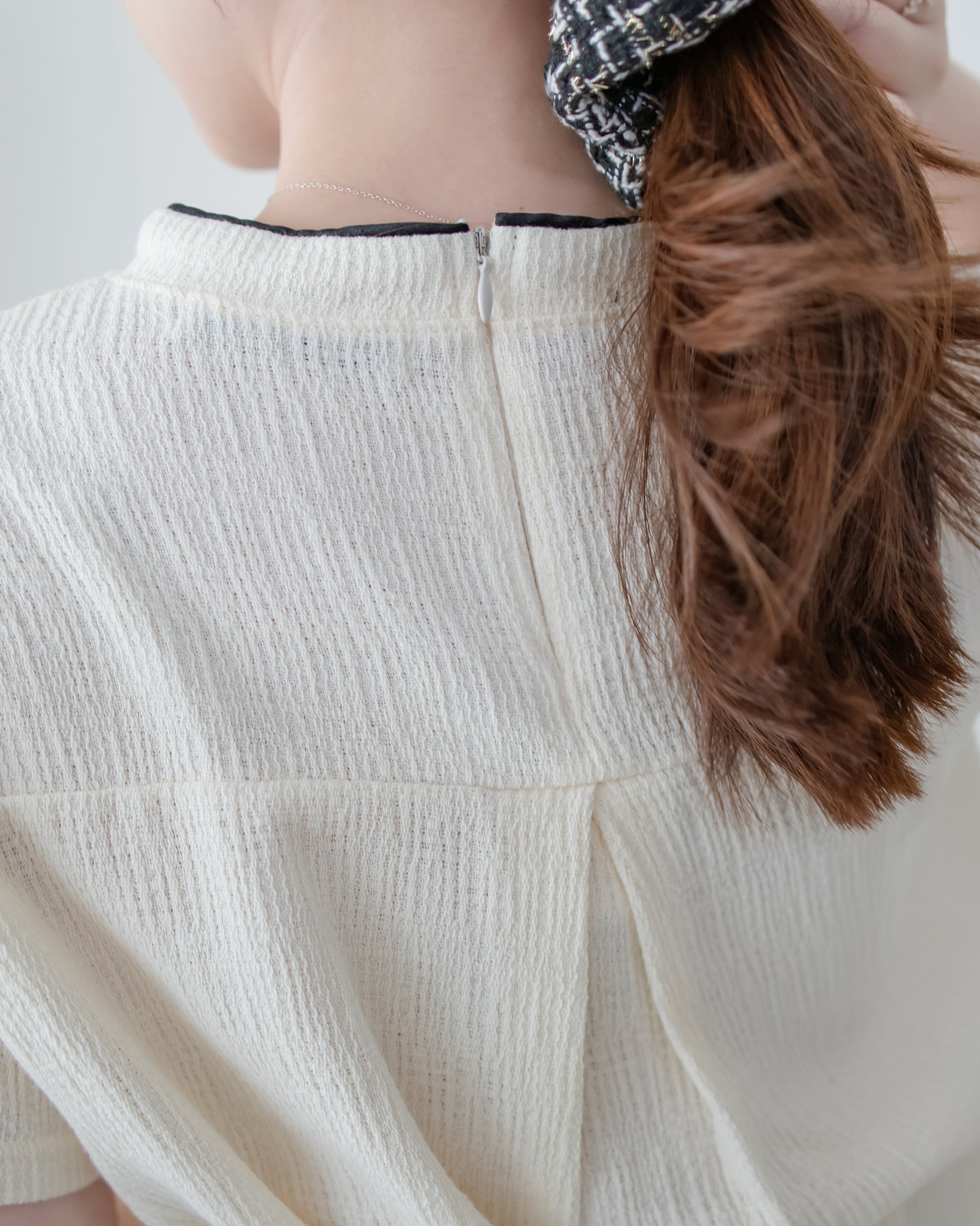 Classic Mono Blouse 經典黑白微立領弧形衣尾修身上衣/ TP9222 （pre-order 5月28截單)