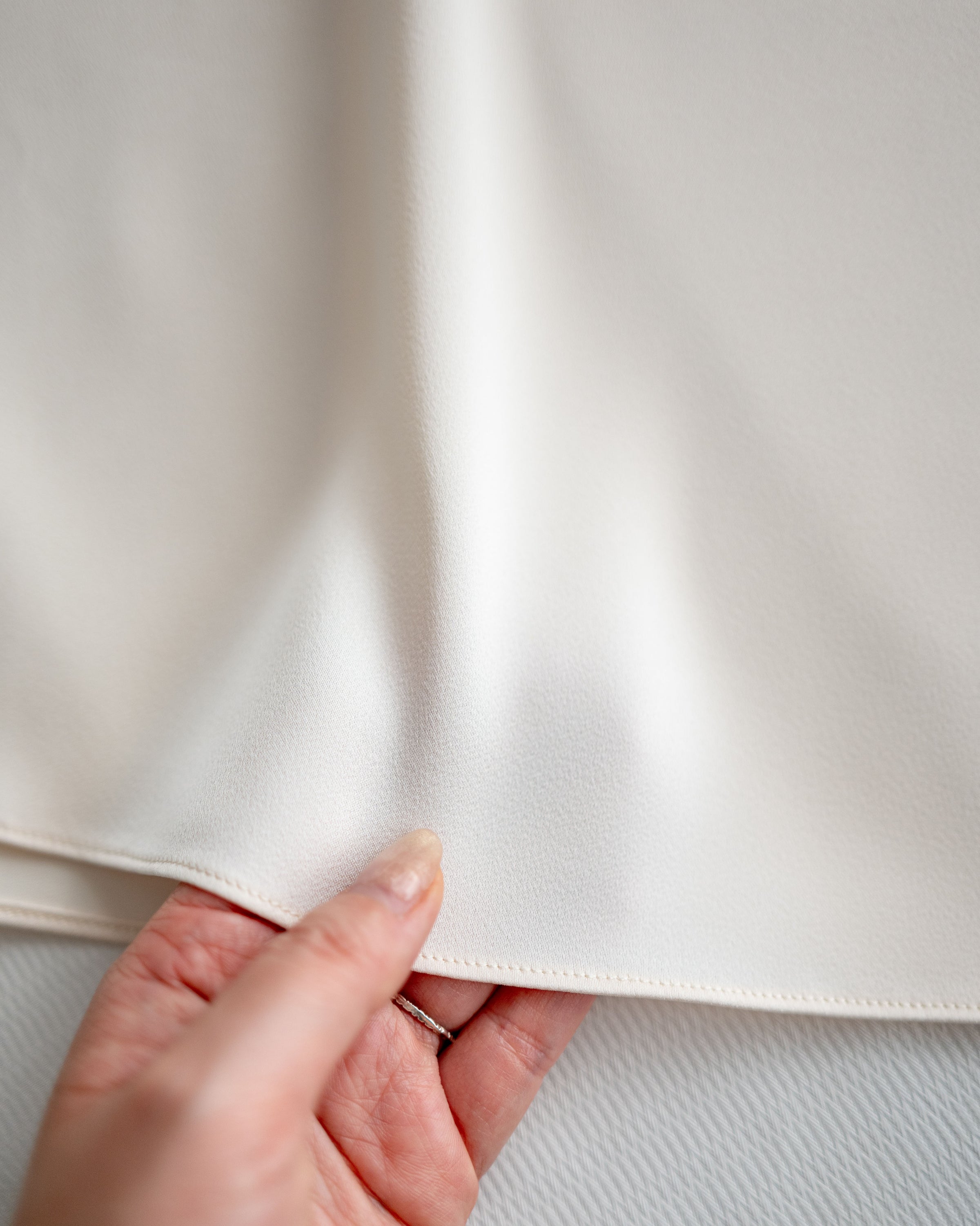 [intent label/ intent 製] champagne Blouse 香檳色澤無肩線質感上衣/ TPA8002