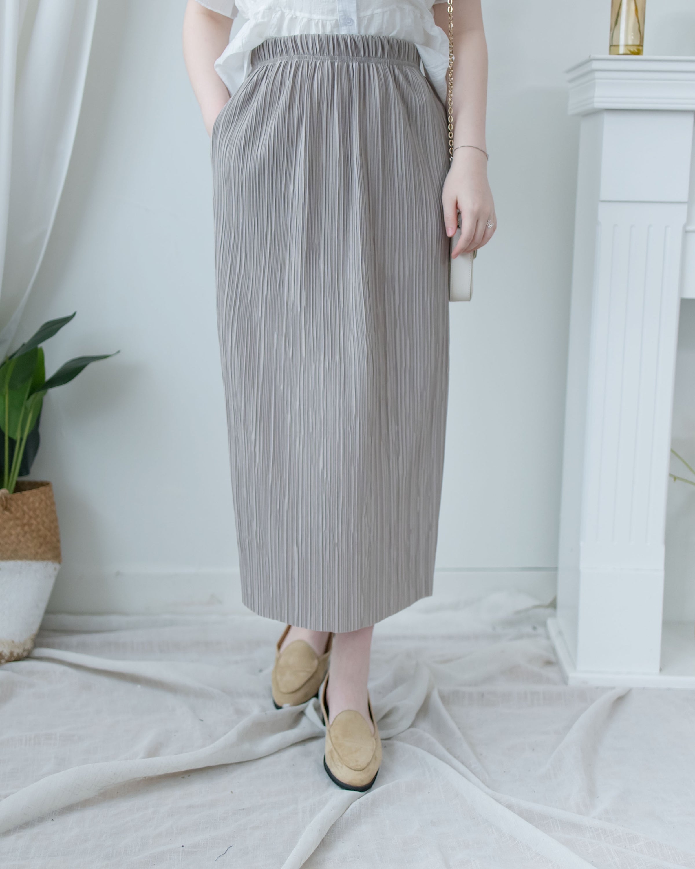 Pleated Shimmer Skirt 微光澤防皺顯瘦直條紋口袋長裙/ SK8943 (pre-order black)