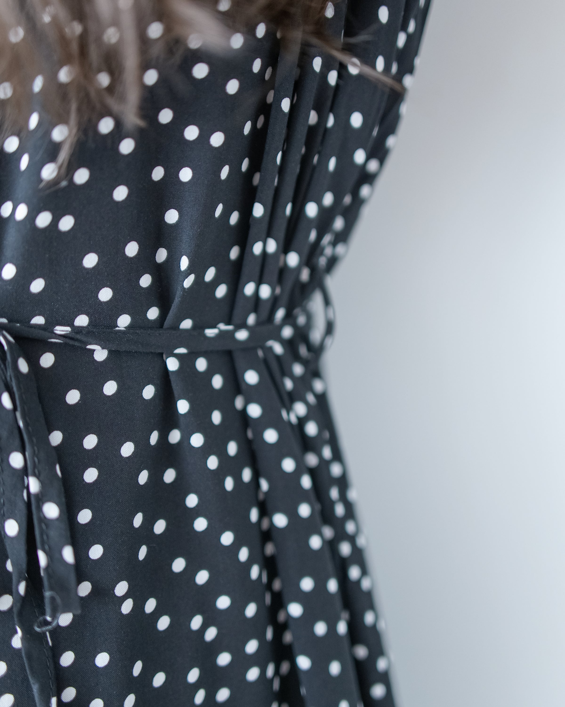 Snow Dot Dress 黑色雪花點點小V領層次修腰連身裙/ DS1135