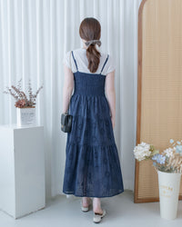 Daisy Embroidered Dress 鏤空刺繡彈性修身傘形連身裙/ DS1138