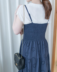 Daisy Embroidered Dress 鏤空刺繡彈性修身傘形連身裙/ DS1138