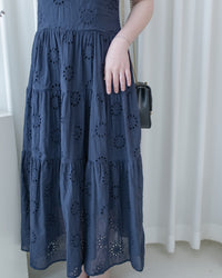 Daisy Embroidered Dress 鏤空刺繡彈性修身傘形連身裙/ DS1138