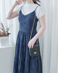 Daisy Embroidered Dress 鏤空刺繡彈性修身傘形連身裙/ DS1138