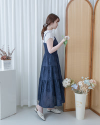 Daisy Embroidered Dress 鏤空刺繡彈性修身傘形連身裙/ DS1138