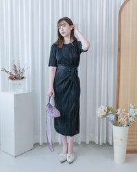Wrap Dress 微光澤細褶交叉綁帶修身連身裙/ DS1137