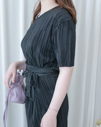 Wrap Dress 微光澤細褶交叉綁帶修身連身裙/ DS1137