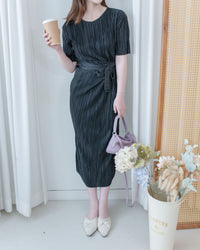 Wrap Dress 微光澤細褶交叉綁帶修身連身裙/ DS1137