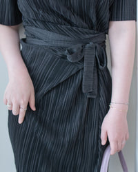 Wrap Dress 微光澤細褶交叉綁帶修身連身裙/ DS1137