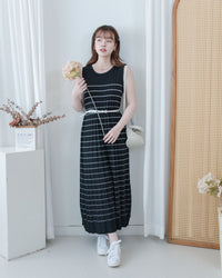 Pleated Striped Dress 條紋百褶細緻針織背心長裙/ DS1130