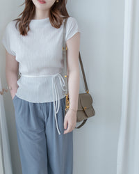 Pleated Blouse 微光澤壓褶船領上衣/ TP9230