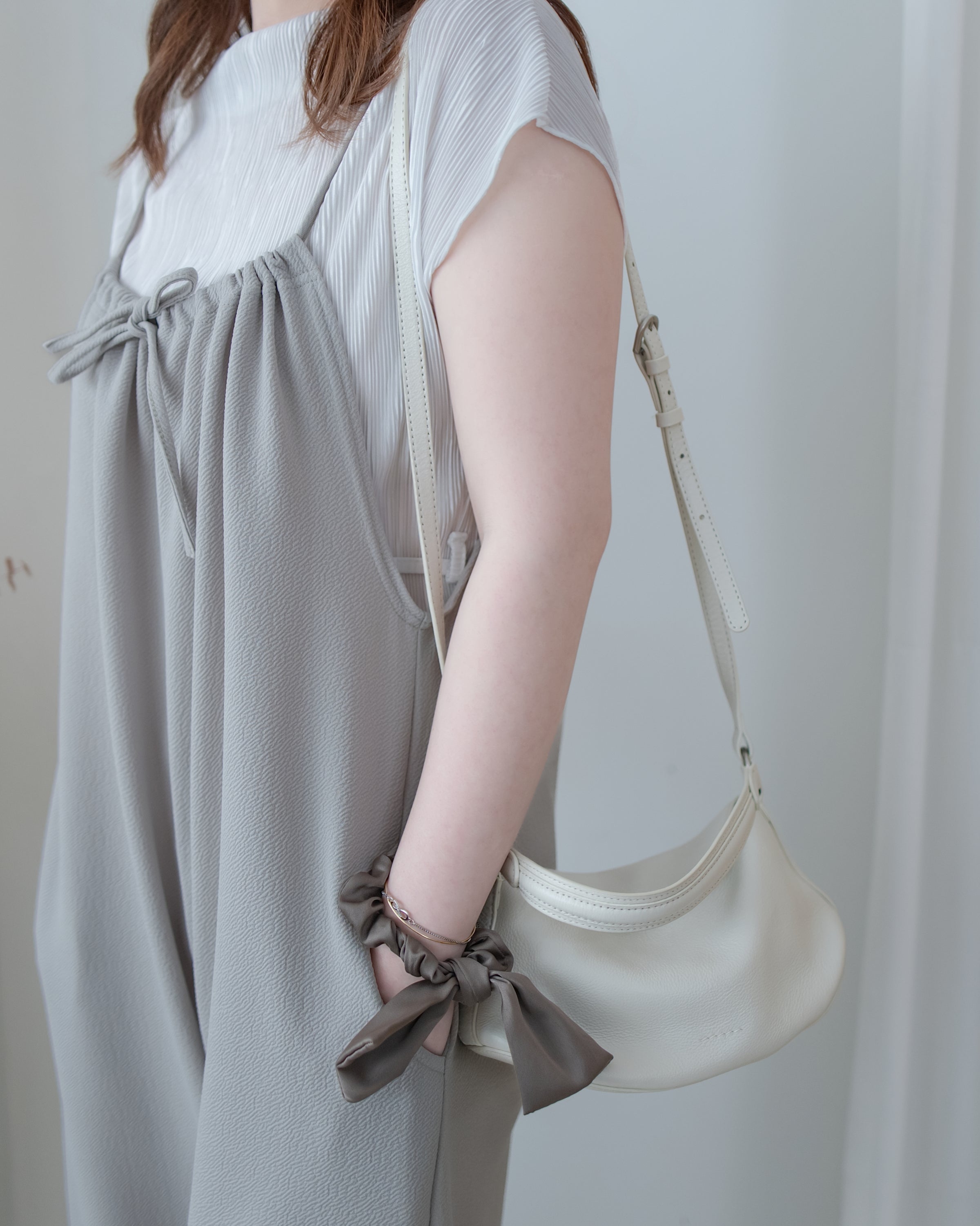 Ribbon Jumpsuit 蝴蝶調節細帶鬆弛感闊腳吊帶褲/ DS1136 (Pre-order LightKhaki)