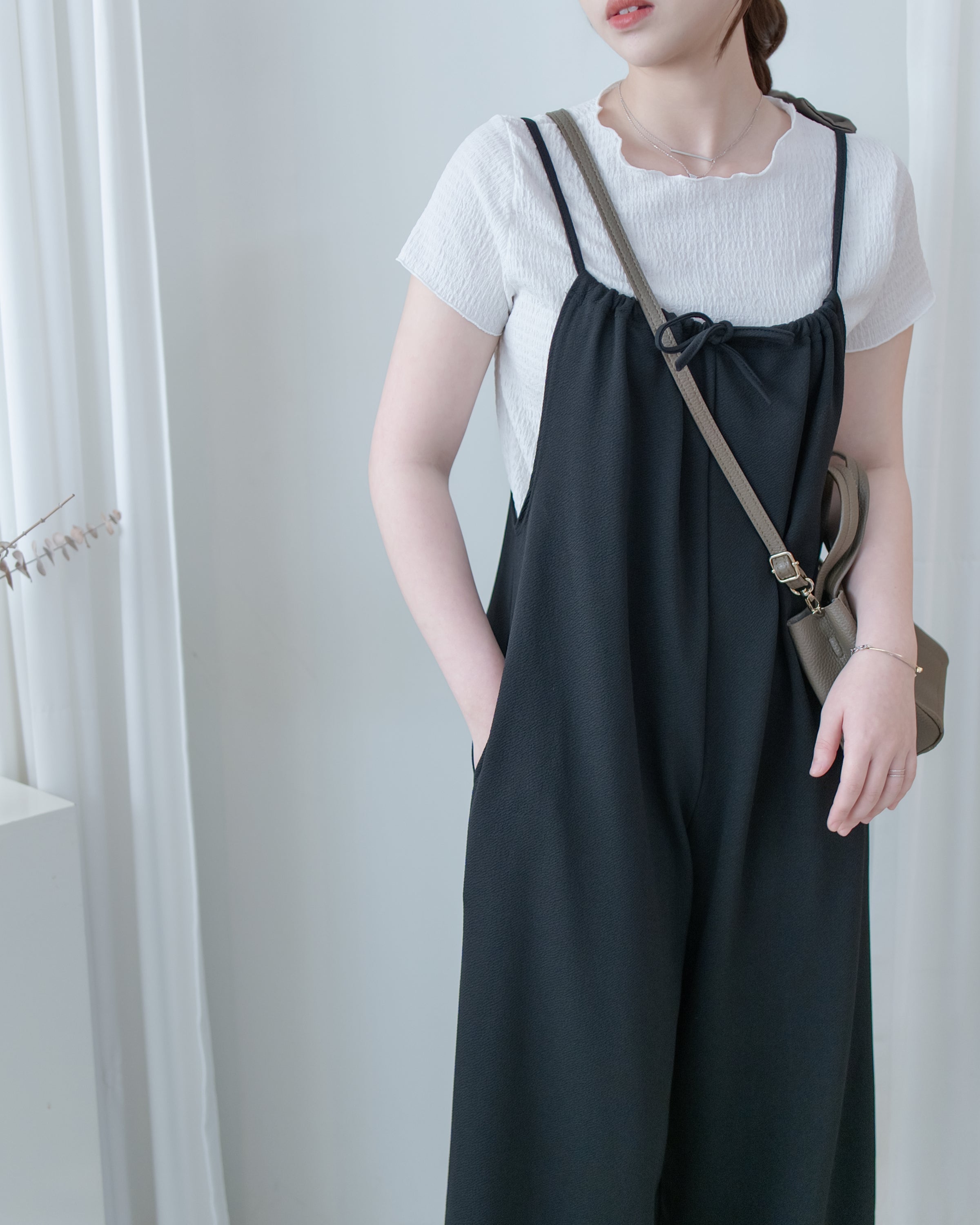 Ribbon Jumpsuit 蝴蝶調節細帶鬆弛感闊腳吊帶褲/ DS1136 (Pre-order LightKhaki)