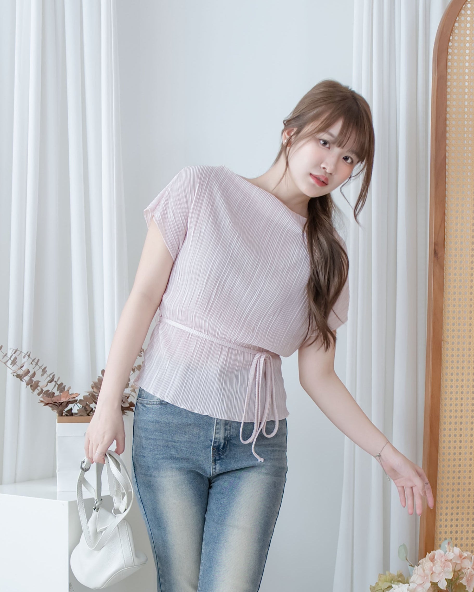 Pleated Blouse 微光澤壓褶船領上衣/ TP9230