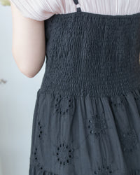 Daisy Embroidered Dress 鏤空刺繡彈性修身傘形連身裙/ DS1138