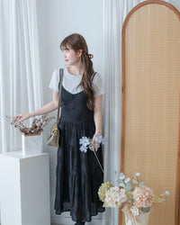Daisy Embroidered Dress 鏤空刺繡彈性修身傘形連身裙/ DS1138