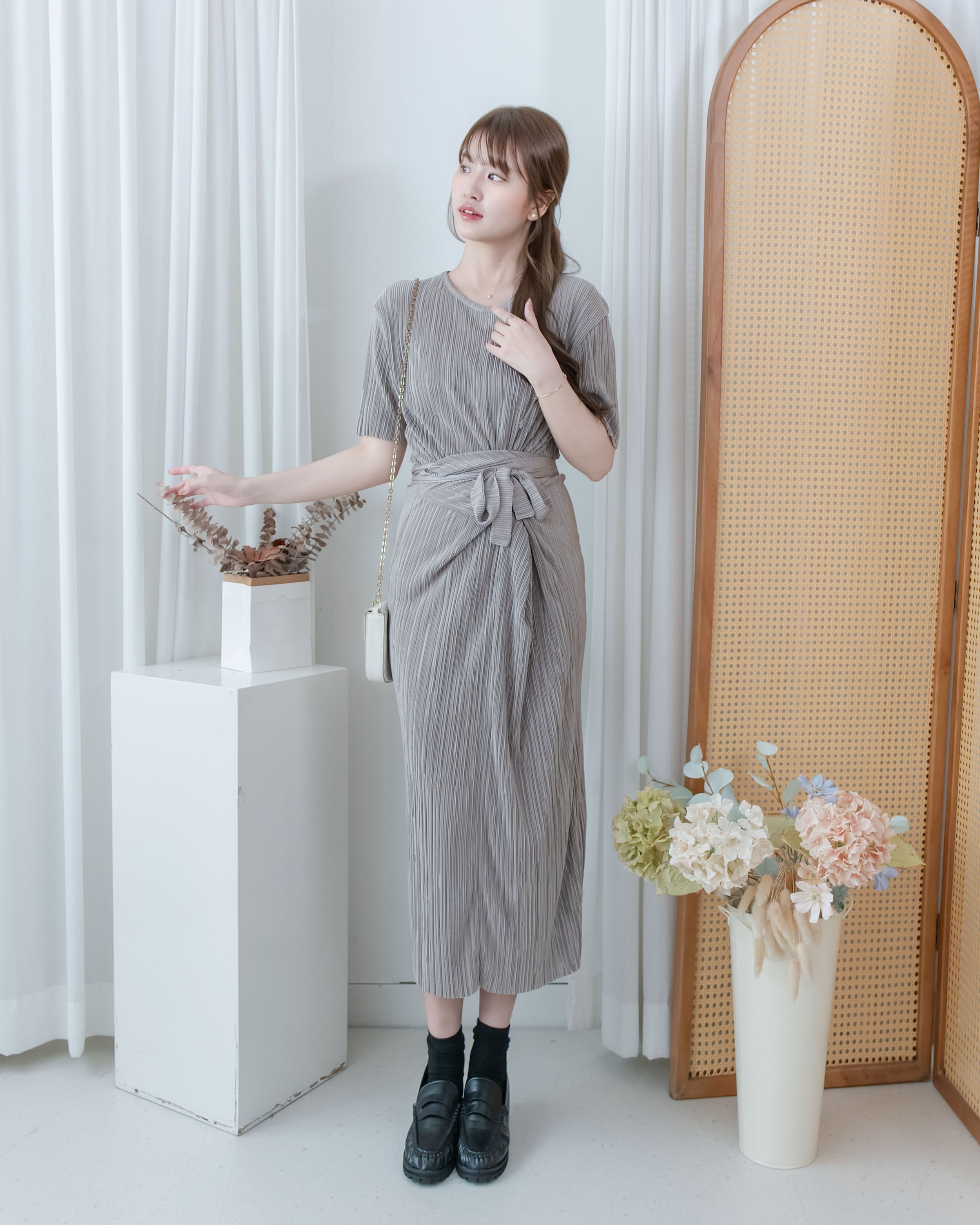 Wrap Dress 微光澤細褶交叉綁帶修身連身裙/ DS1137
