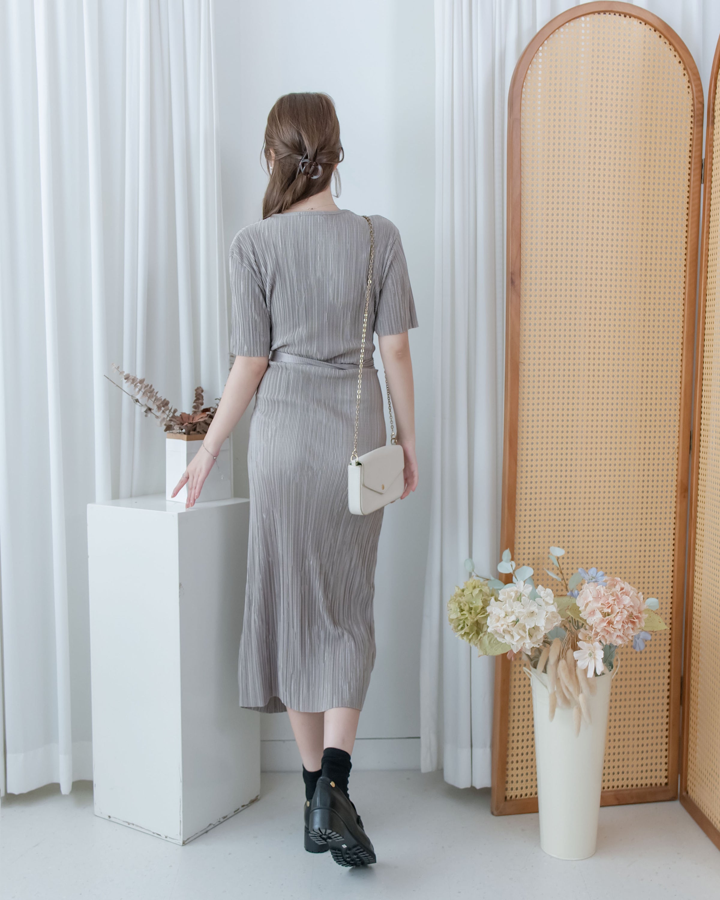 Wrap Dress 微光澤細褶交叉綁帶修身連身裙/ DS1137