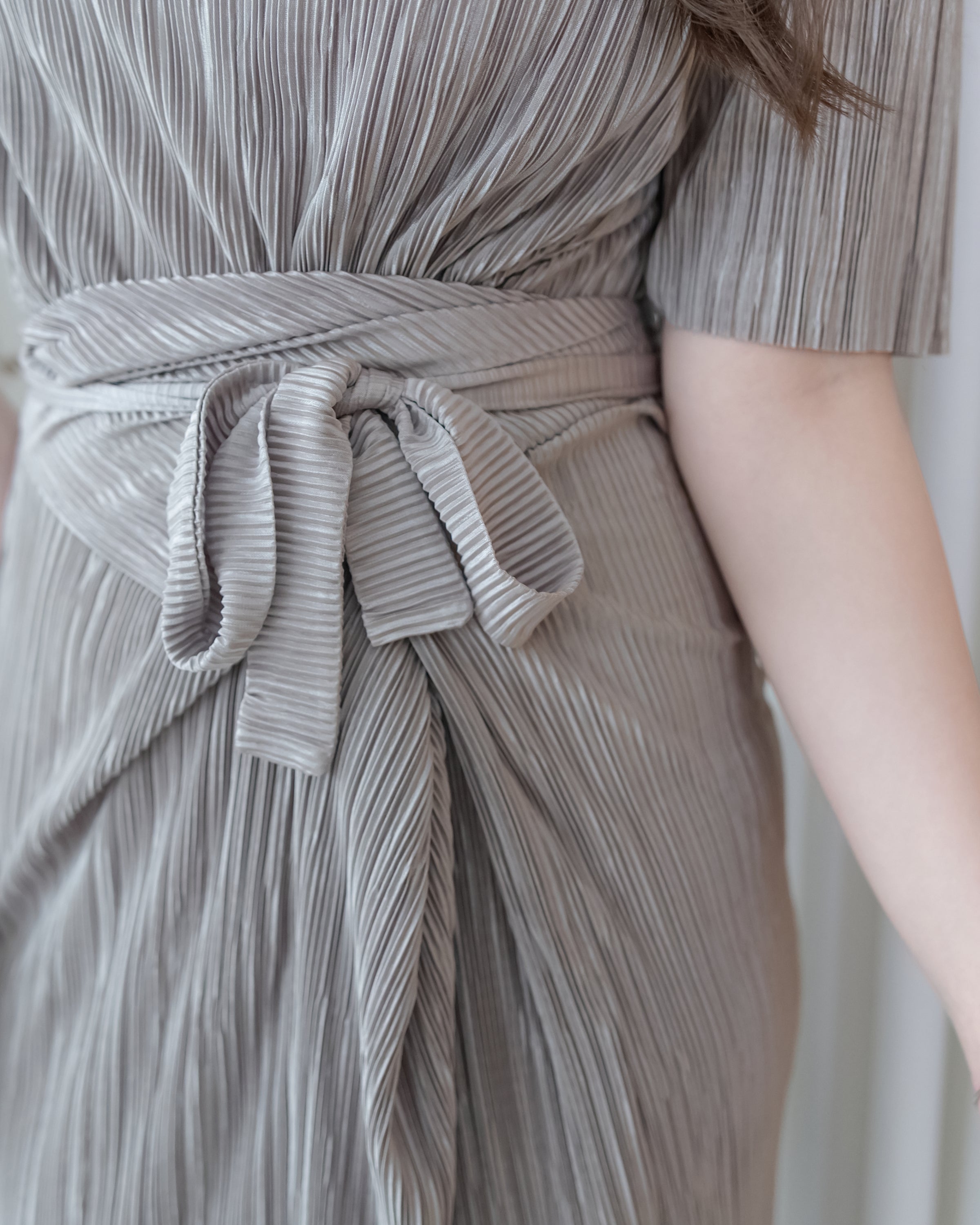 Wrap Dress 微光澤細褶交叉綁帶修身連身裙/ DS1137