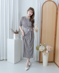 Wrap Dress 微光澤細褶交叉綁帶修身連身裙/ DS1137