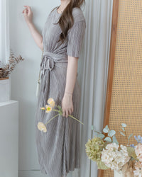 Wrap Dress 微光澤細褶交叉綁帶修身連身裙/ DS1137