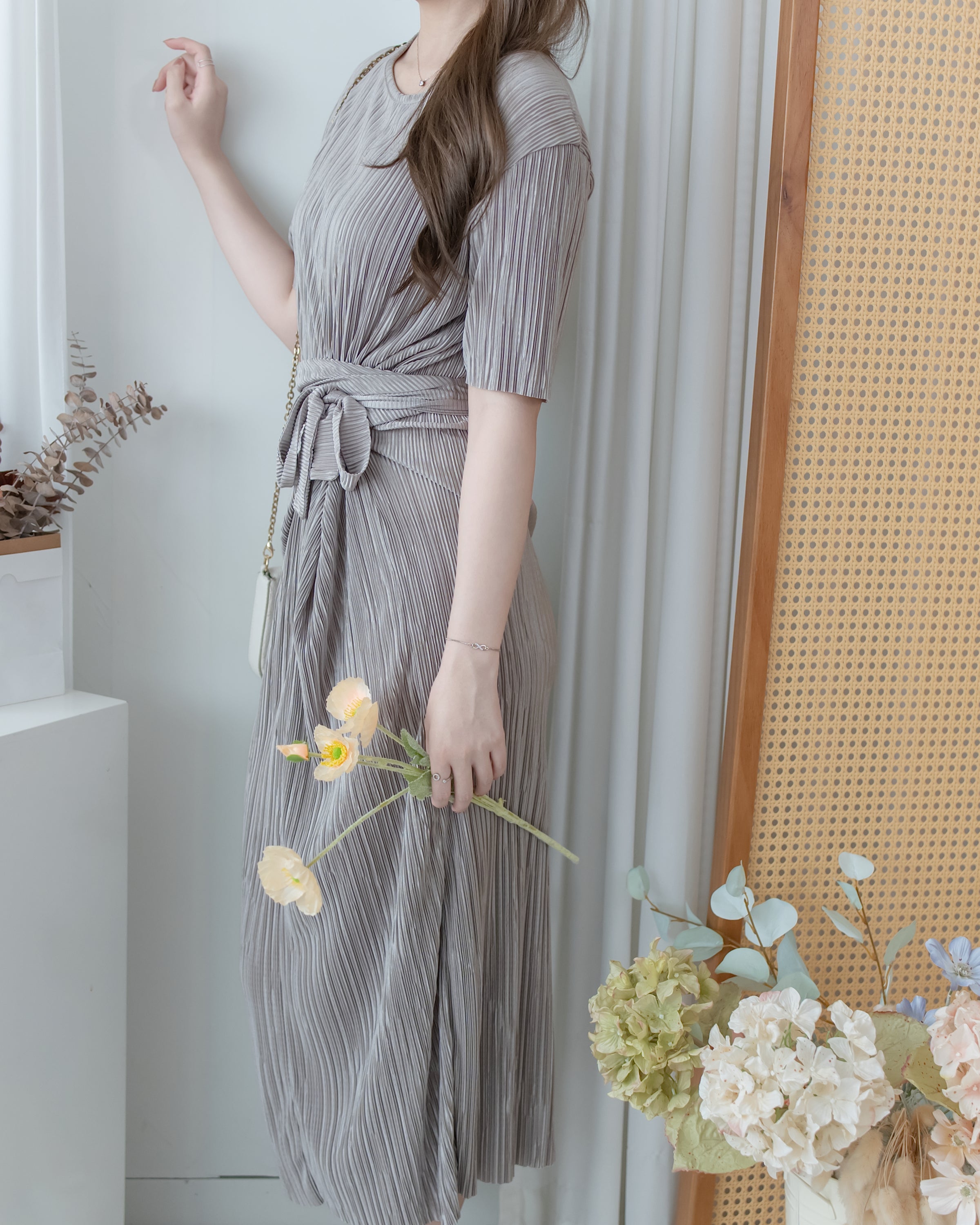 Wrap Dress 微光澤細褶交叉綁帶修身連身裙/ DS1137