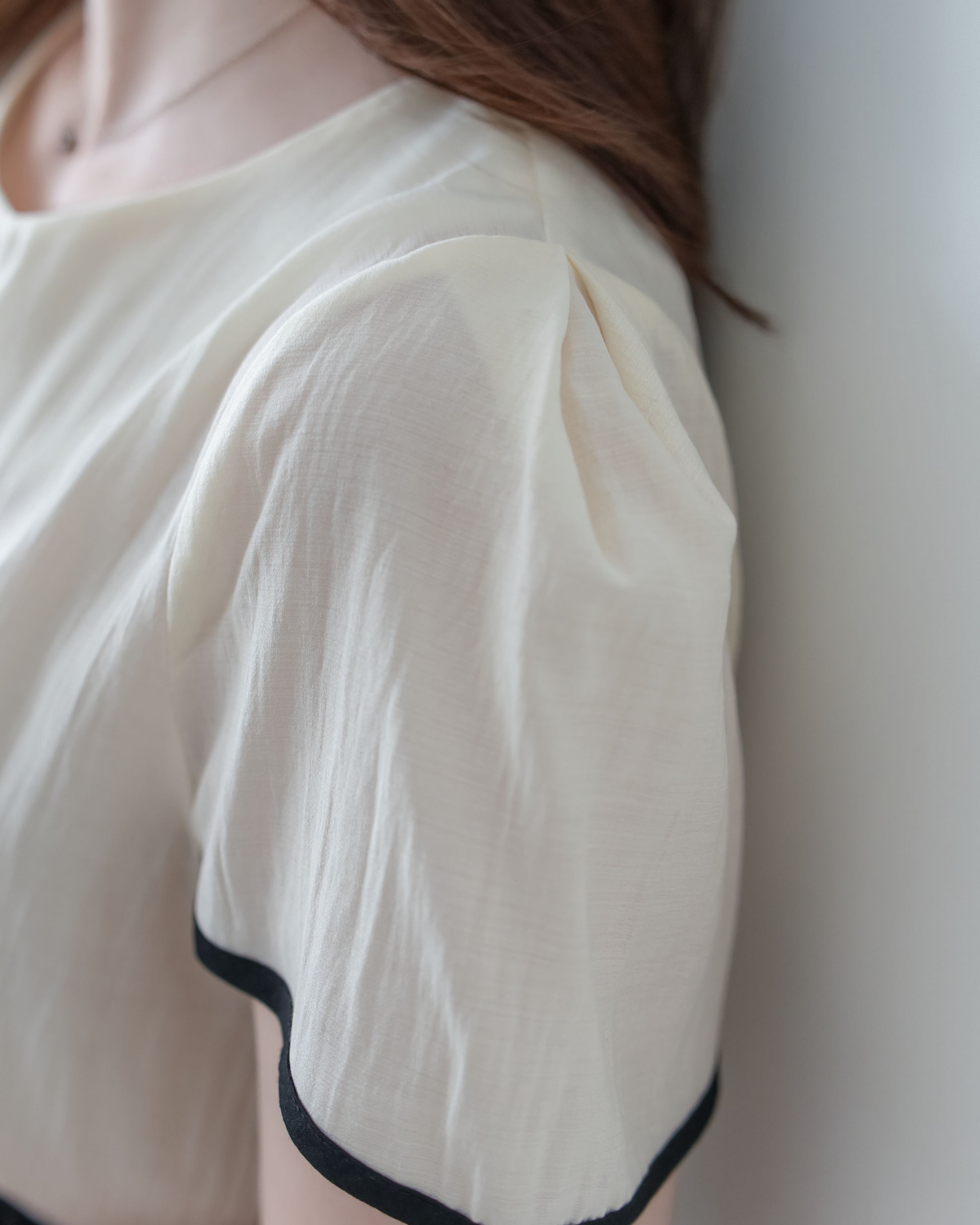 Coco Blouse 涼感微光拼色顯瘦傘袖上衣/ BU9146